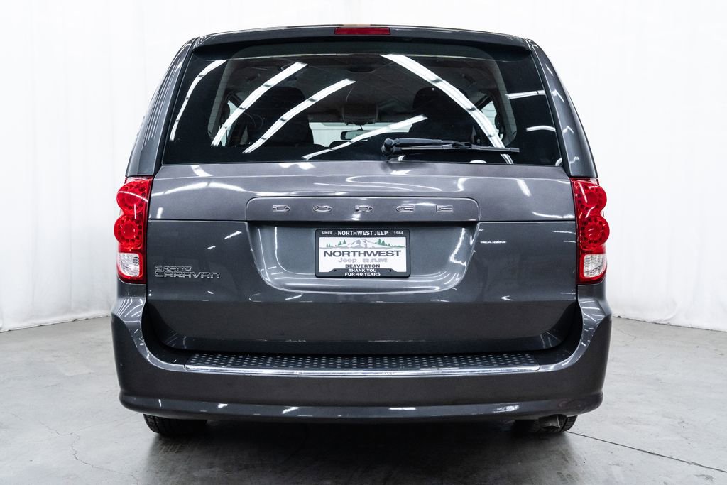 Used 2016 Dodge Grand Caravan American Value Package w/ UConnect Hands-Free Group FWD image 5