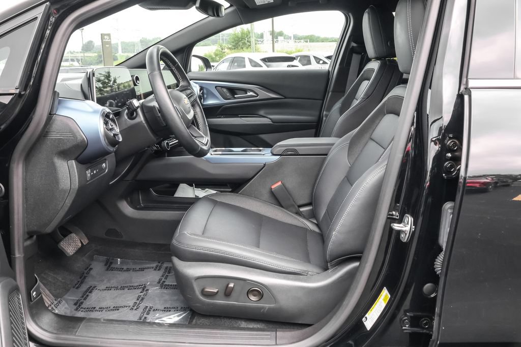 Used 2024 Chevrolet Equinox EV LT AWD/4WD image 6