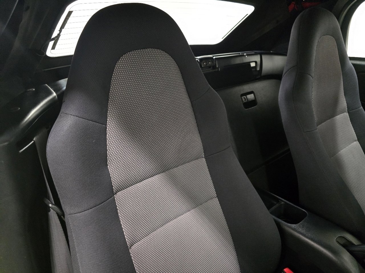 Used 2000 Toyota MR2 Base image 15