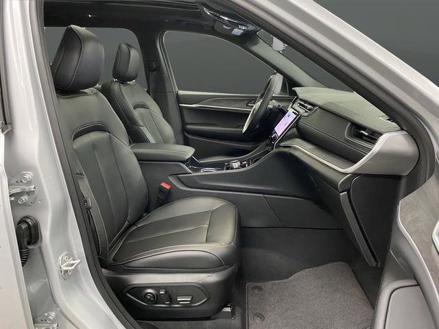 New 2025 Jeep Grand Cherokee L Limited w/ Trailer Tow Package image 33