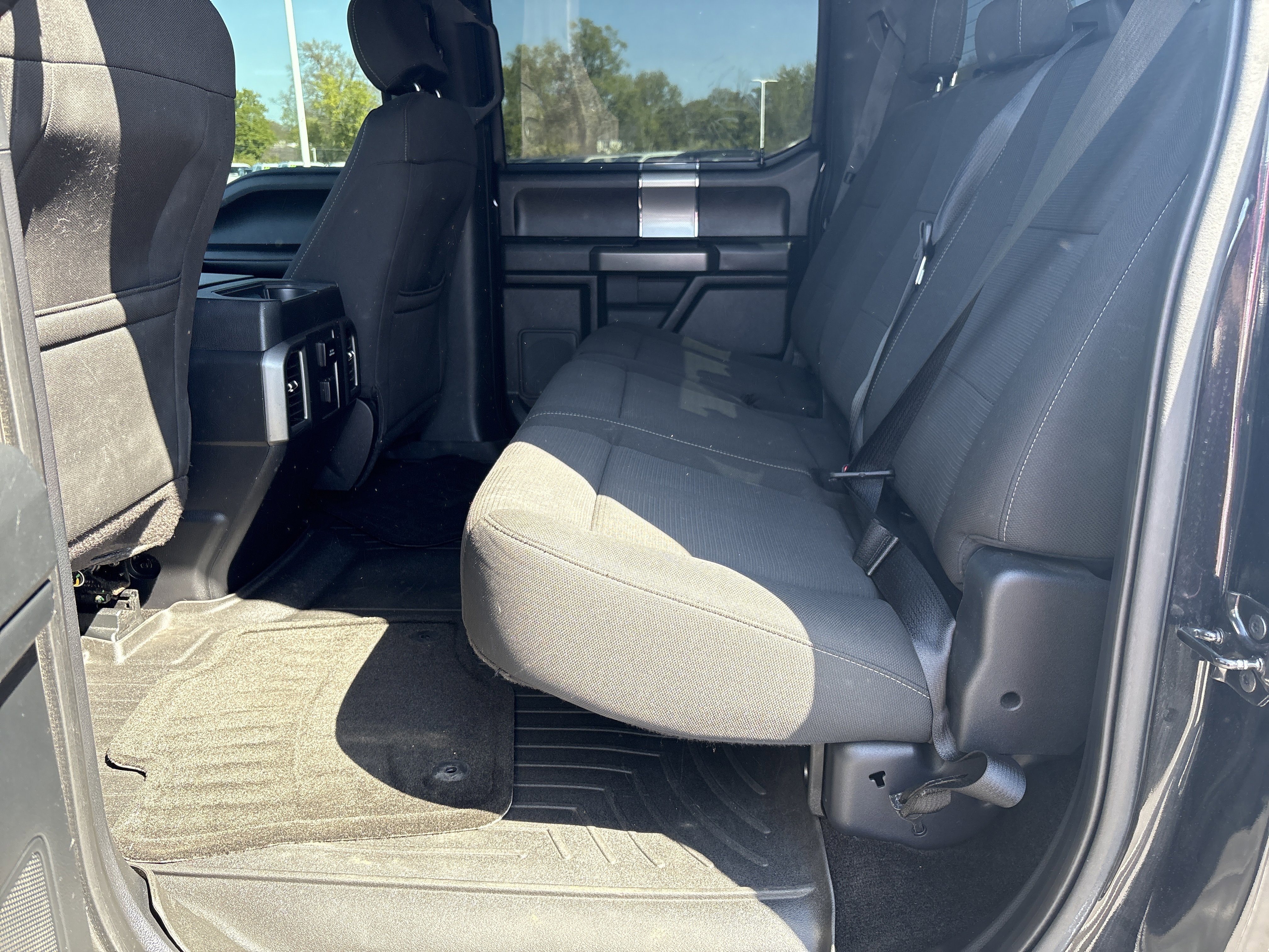 Used 2015 Ford F150 XLT w/ Equipment Group 302A Luxury AWD/4WD image 17