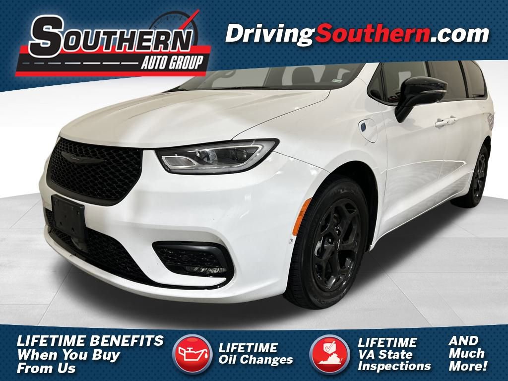 Used 2024 Chrysler Pacifica Select