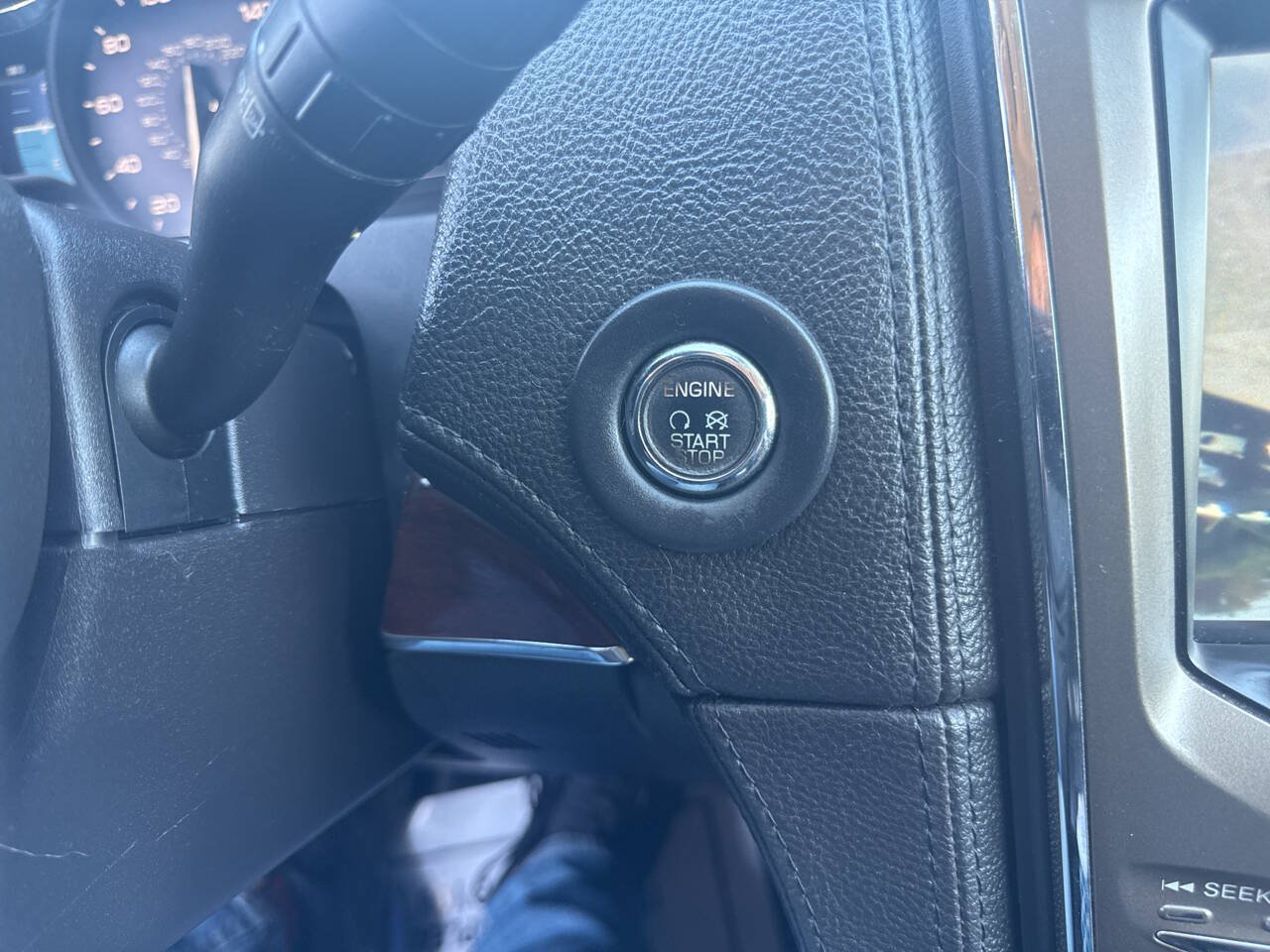 Used 2011 Lincoln MKX AWD w/ Wood Pkg image 12
