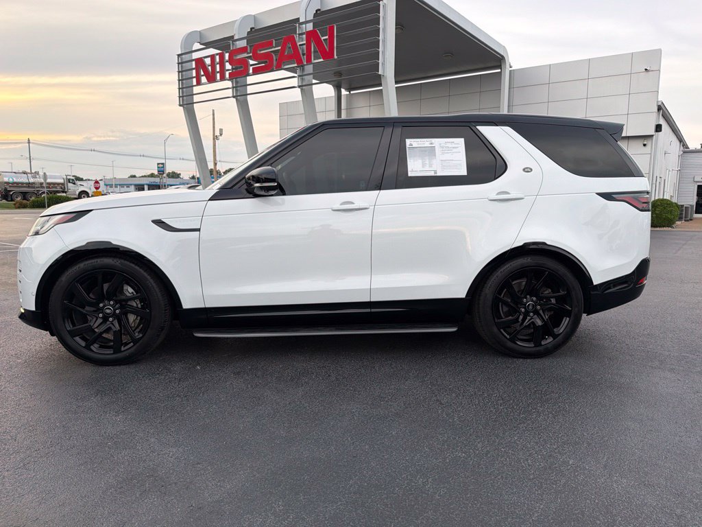 Used 2024 Land Rover Discovery Dynamic SE AWD/4WD image 2