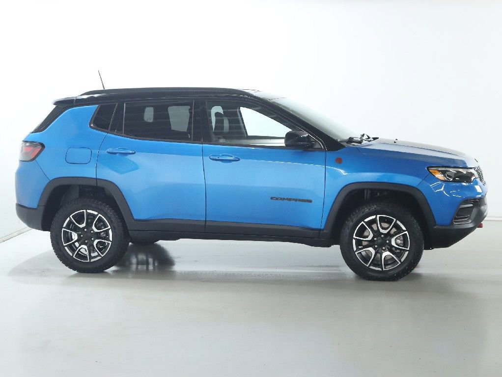 Used 2024 Jeep Compass Trailhawk w/ Trailhawk Elite Group AWD/4WD image 11