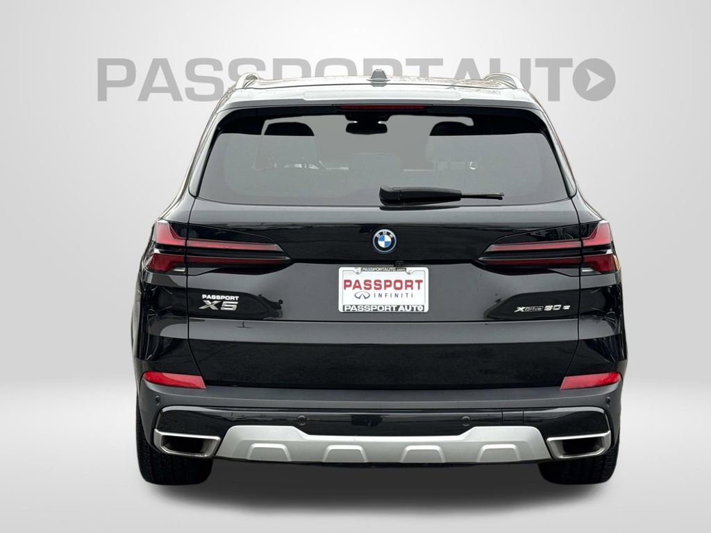 Used 2025 BMW X5 xDrive50e AWD/4WD image 3