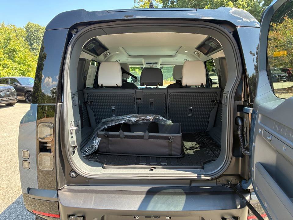 New 2026 Land Rover Defender 110 X-Dynamic SE AWD/4WD image 15