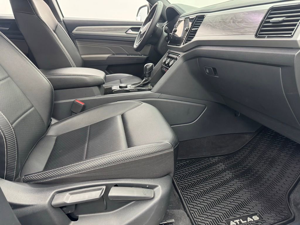 Used 2022 Volkswagen Atlas Cross Sport SE image 33