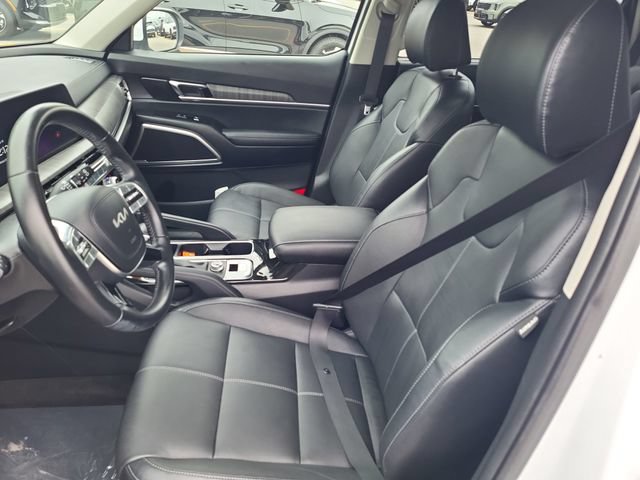 Certified 2023 Kia Telluride EX w/ EX Captain's Chair Package FWD image 12