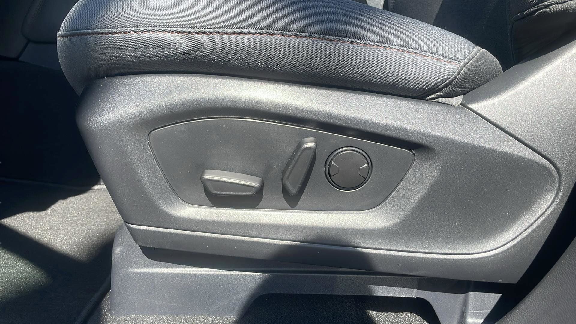 Used 2025 Ford Explorer Active image 26