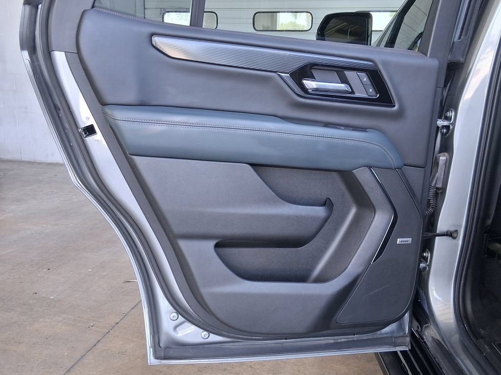 Used 2025 GMC Yukon AT4 AWD/4WD image 21