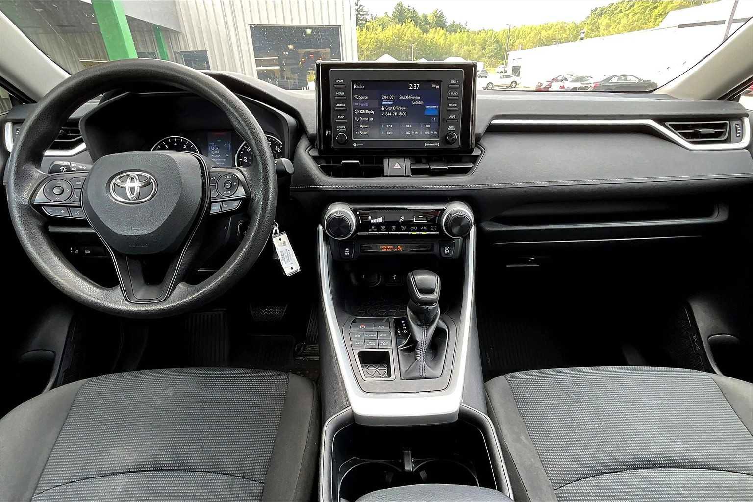 Used 2022 Toyota RAV4 LE image 16