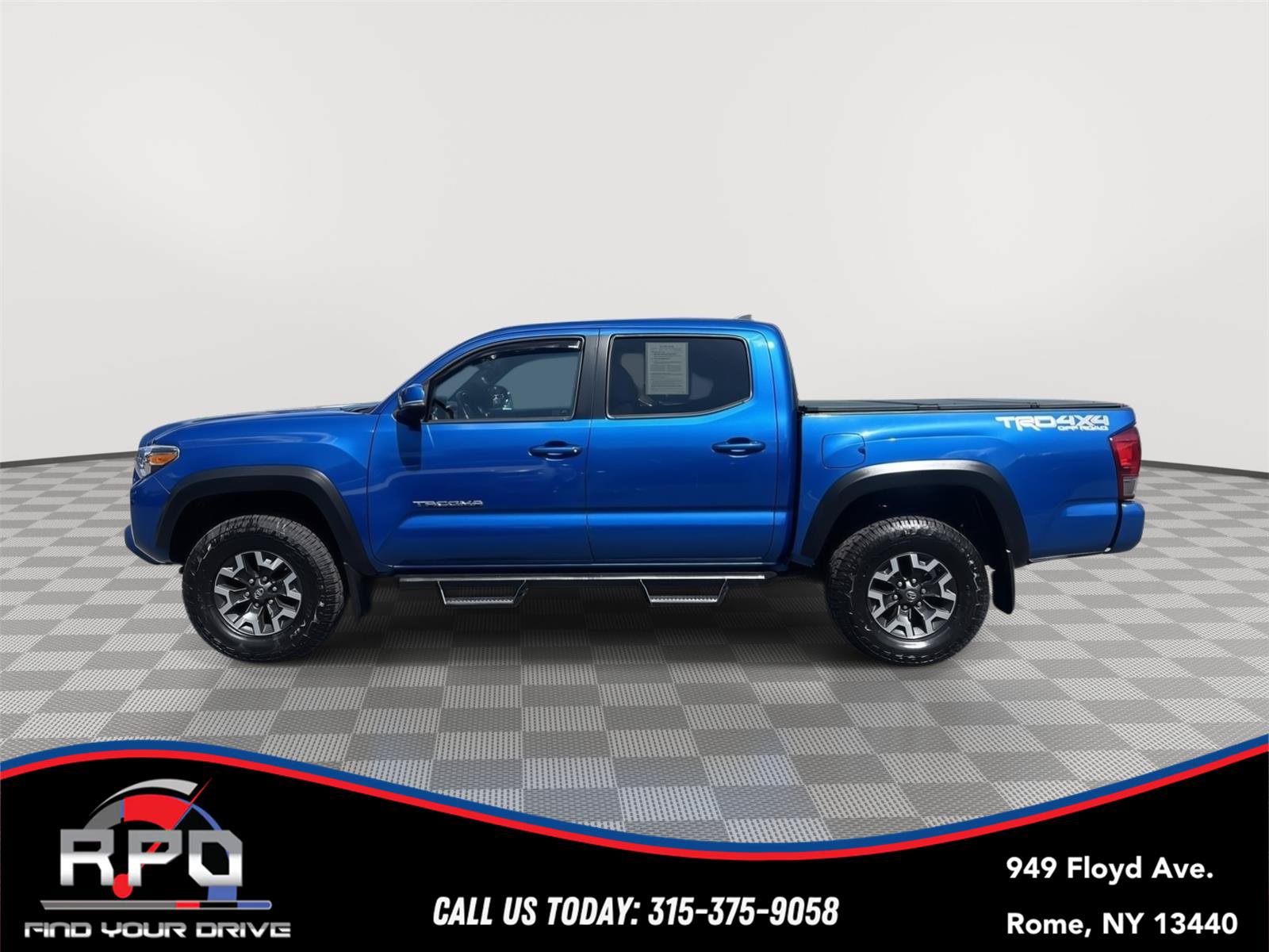 Used 2017 Toyota Tacoma TRD Off-Road w/ Premium & Technology Package AWD/4WD image 2