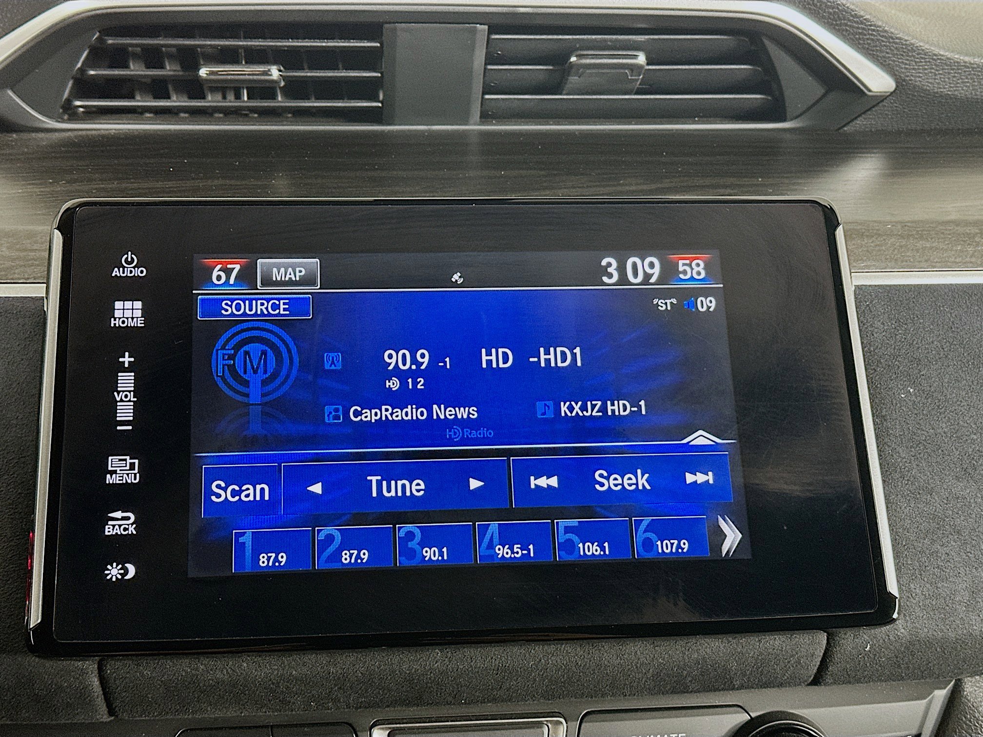 Used 2020 Honda Clarity Touring image 19