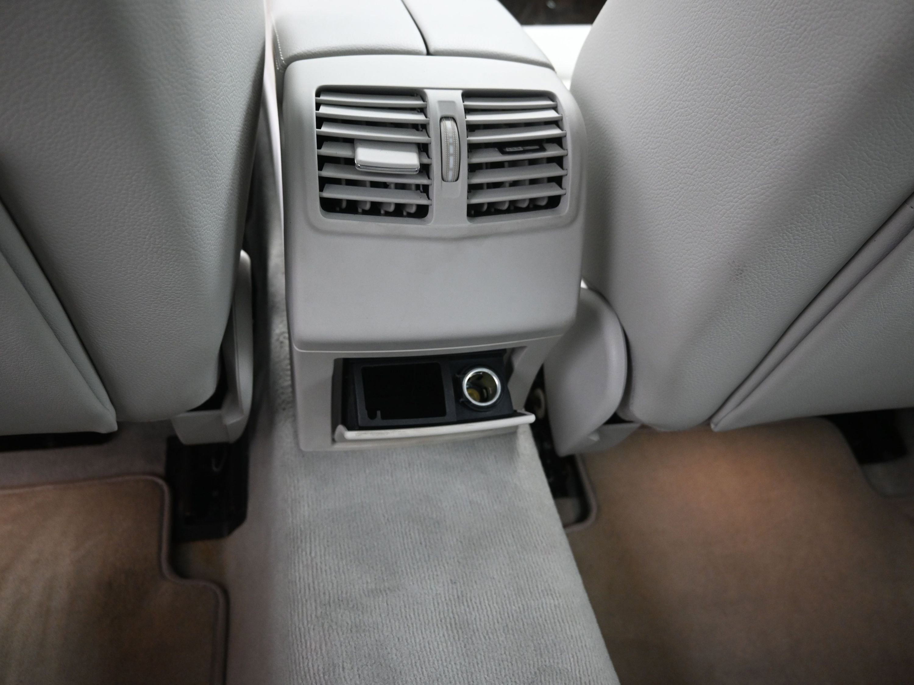 Used 2015 Mercedes-Benz E 350 Sedan image 23