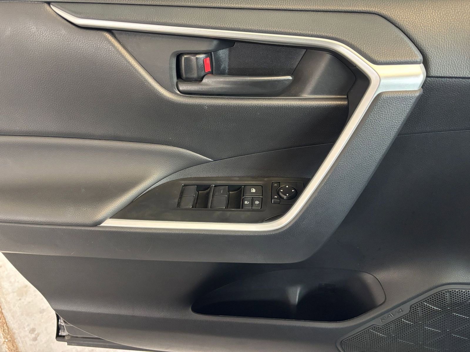 Used 2025 Toyota RAV4 LE image 20