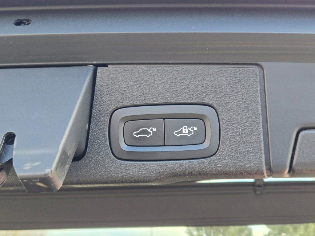 Used 2022 Volvo XC60 T8 Inscription w/ Advanced Package image 13