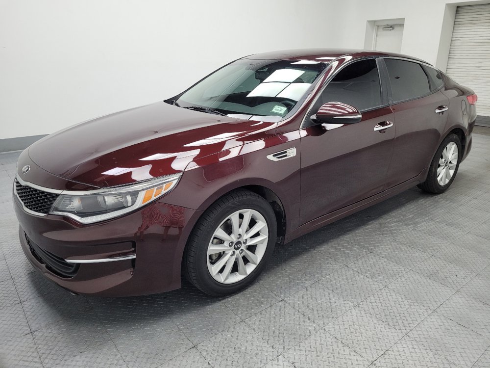 Used 2018 Kia Optima LX w/ 17" Alloy Wheels Package FWD image 2