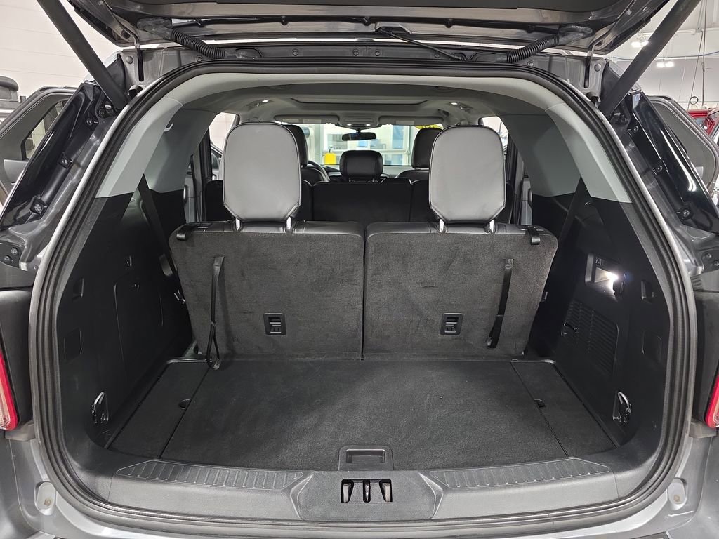 Used 2023 Ford Explorer XLT w/ Equipment Group 202A image 13