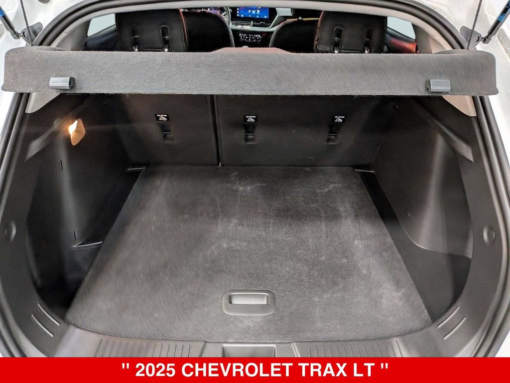 Used 2025 Chevrolet Trax LT w/ Driver Confidence Package FWD image 29
