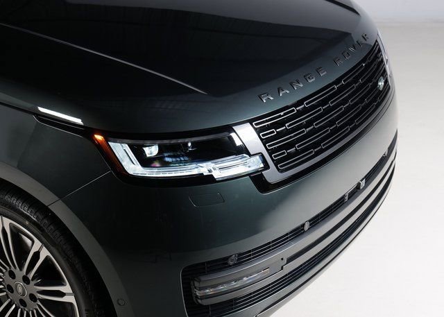 New 2025 Land Rover Range Rover Long Wheelbase SE image 28