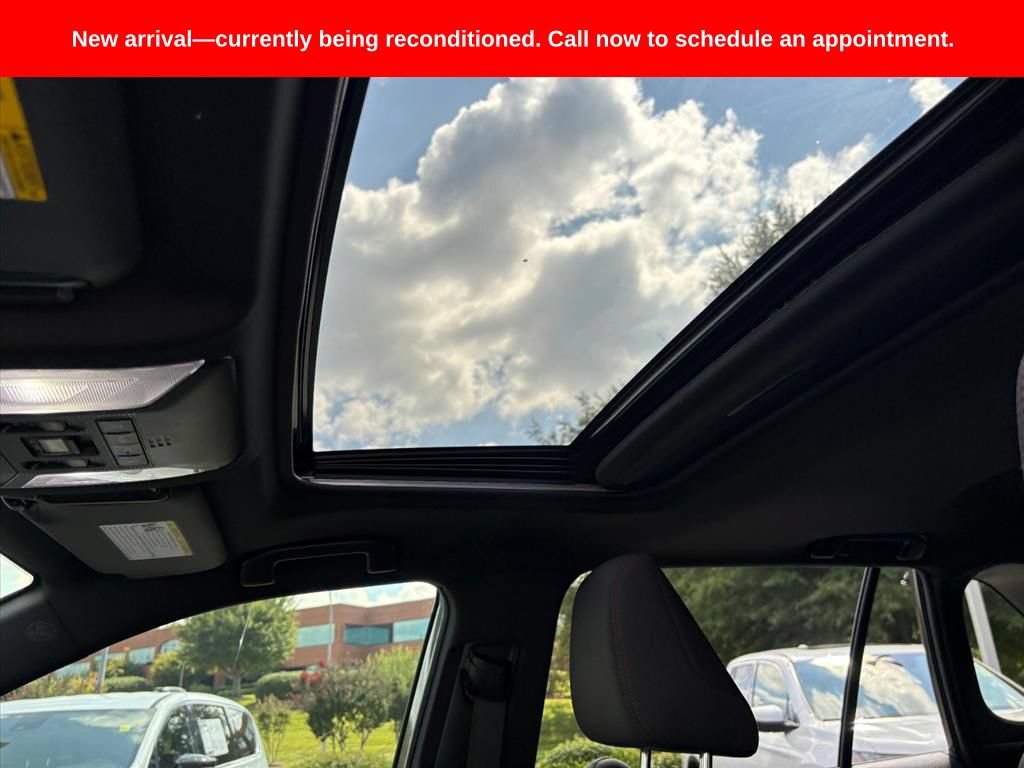 Used 2021 Toyota RAV4 SE w/ Weather & Moonroof Package AWD/4WD image 12
