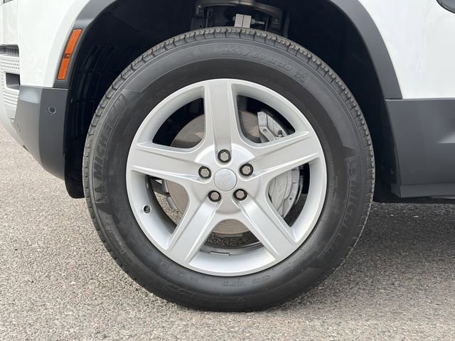 Used 2023 Land Rover Defender 90 SE image 28