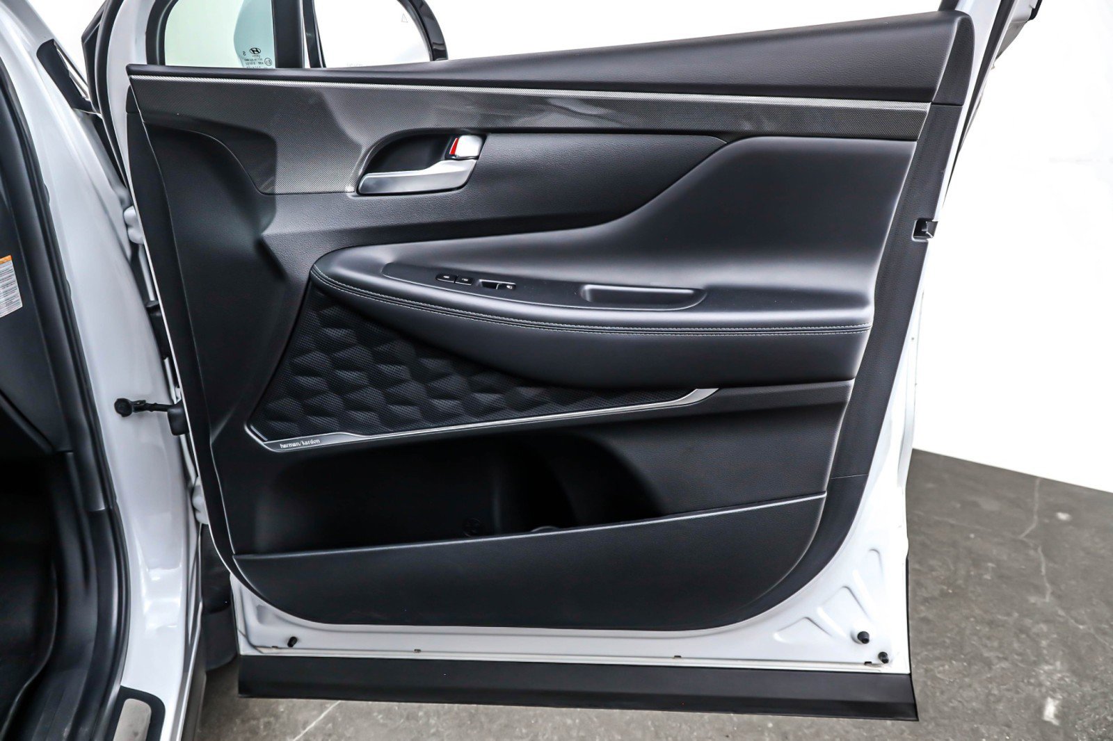 Used 2023 Hyundai Santa Fe Limited w/ Cargo Package image 24