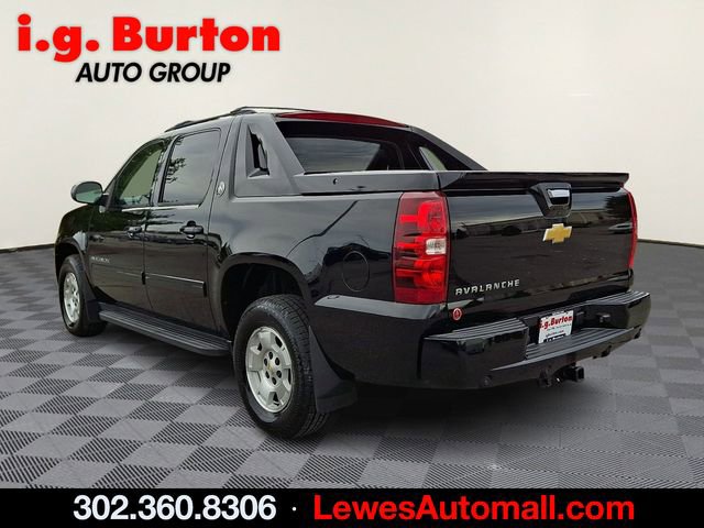Used 2013 Chevrolet Avalanche LS image 4