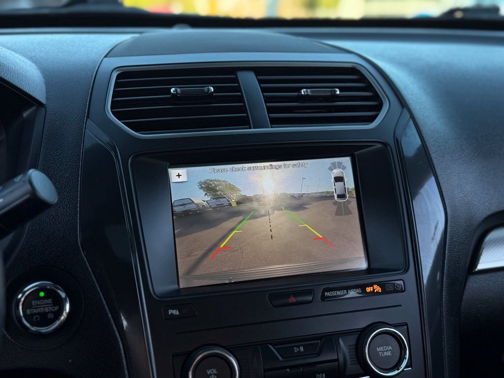 Used 2019 Ford Explorer XLT w/ Equipment Group 202A AWD/4WD image 5