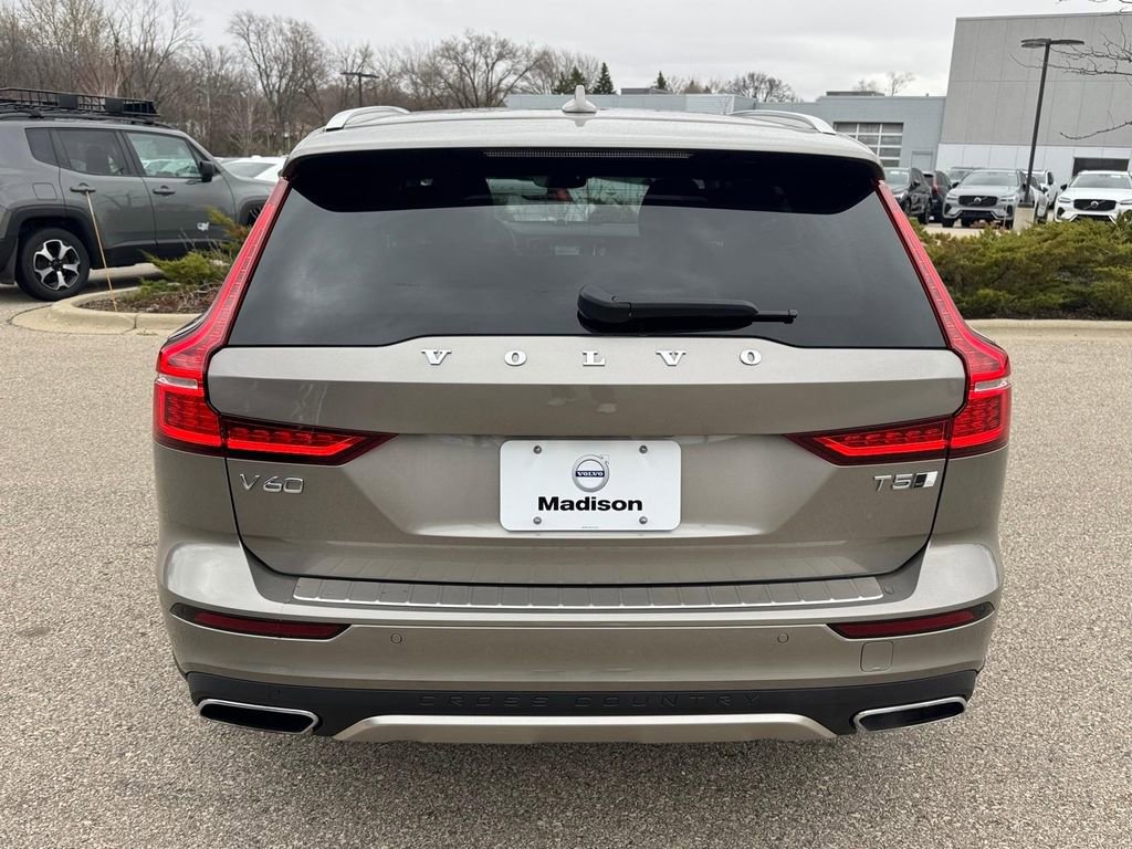 Used 2020 Volvo V60 T5 Cross Country w/ Protection Package image 4