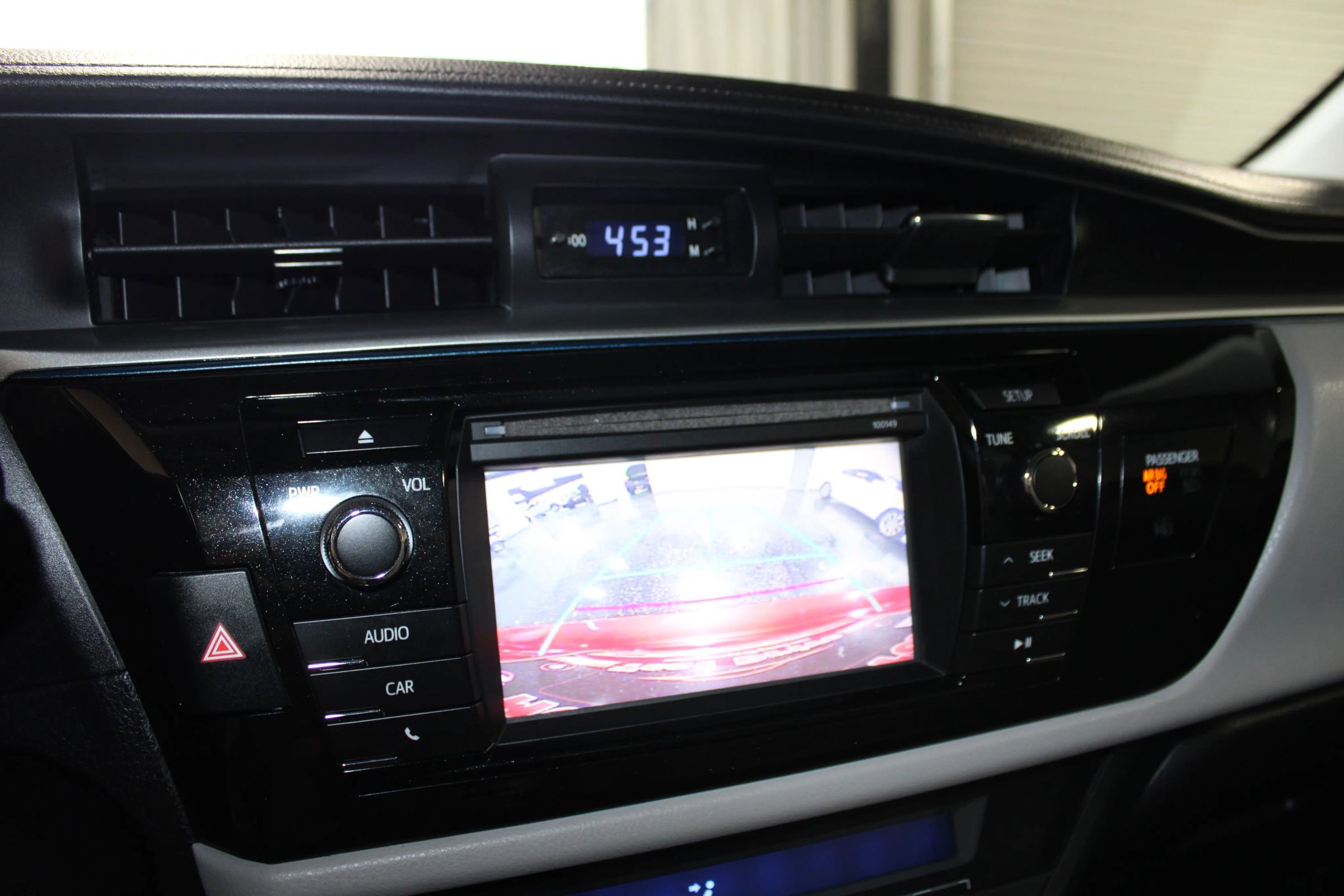 Used 2015 Toyota Corolla LE FWD image 14