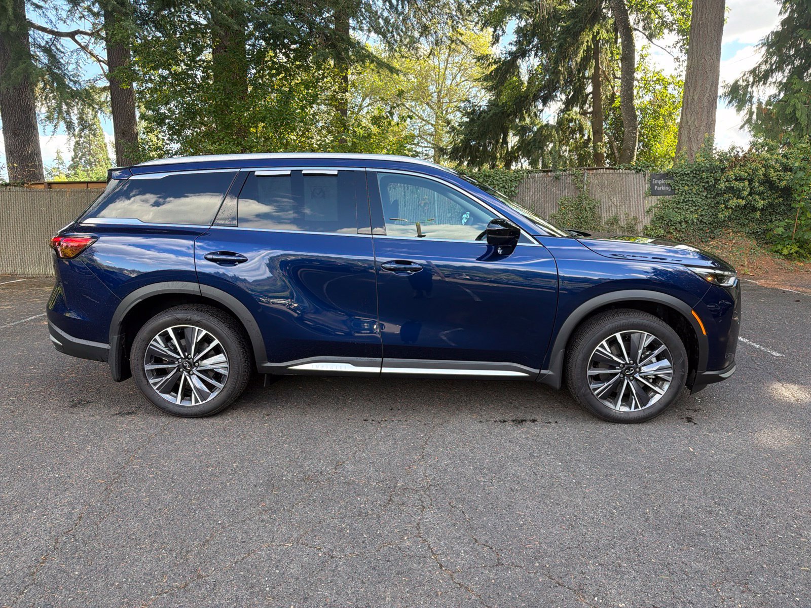 Certified 2026 INFINITI QX60 Luxe w/ Cargo Package AWD/4WD image 5