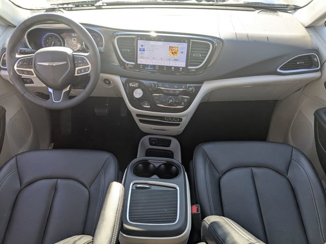 Used 2024 Chrysler Pacifica Touring-L image 21