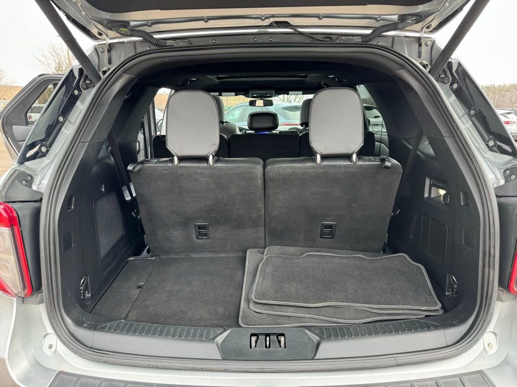 Certified 2022 Ford Explorer ST w/ ST Street Pack image 7
