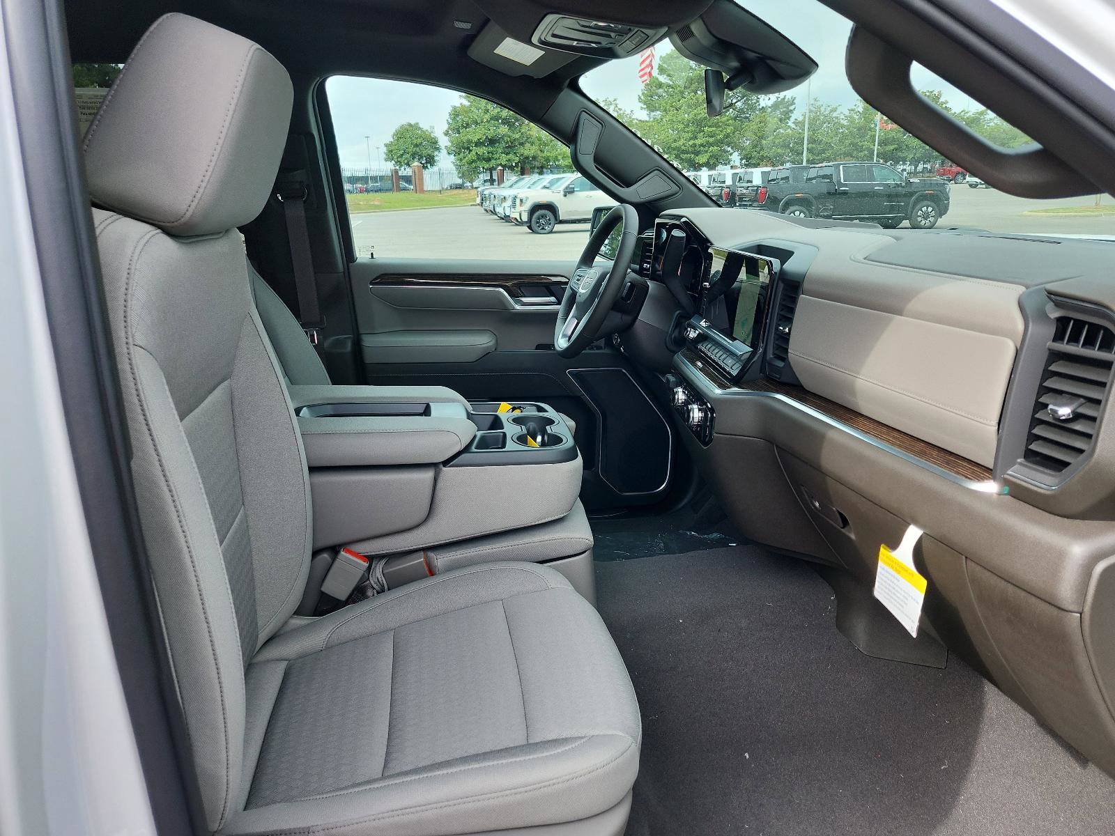 New 2026 GMC Sierra 1500 SLE image 8