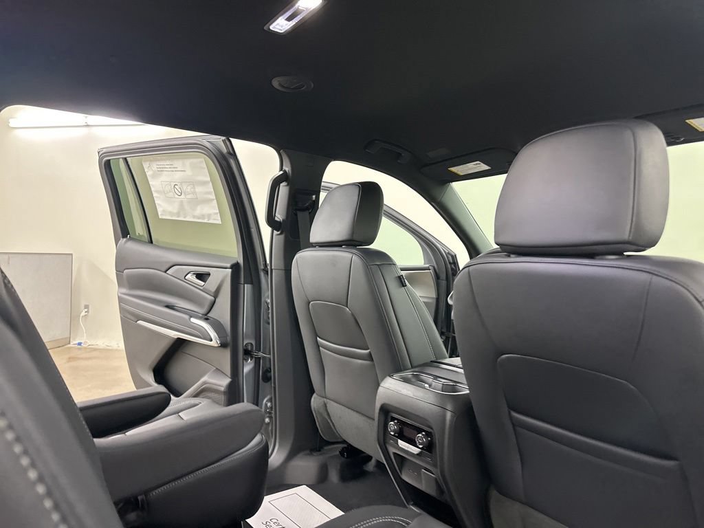 New 2026 Chevrolet Traverse LT w/ Driver Confidence Package AWD/4WD image 19