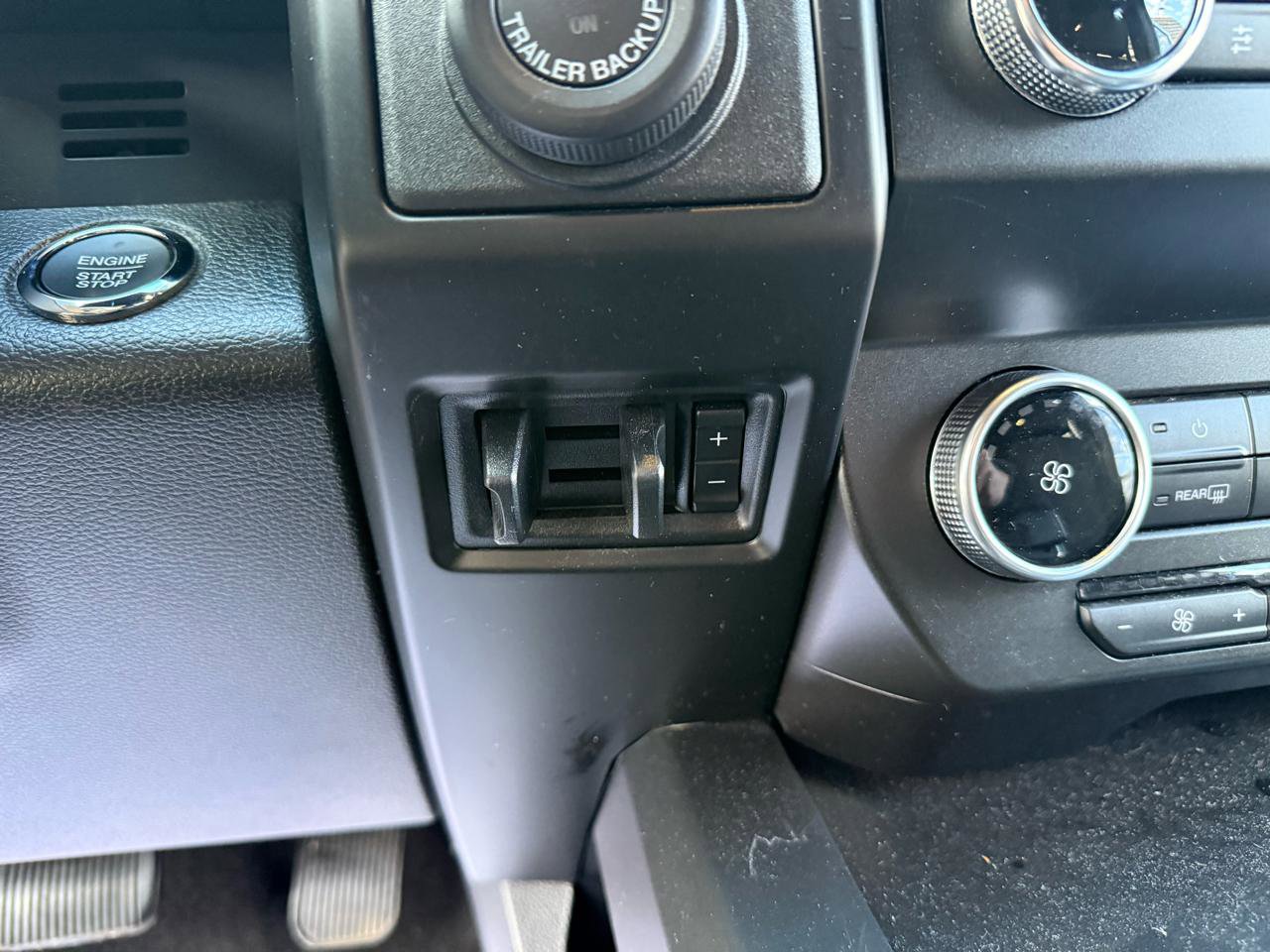 Used 2020 Ford Expedition XL AWD/4WD image 18