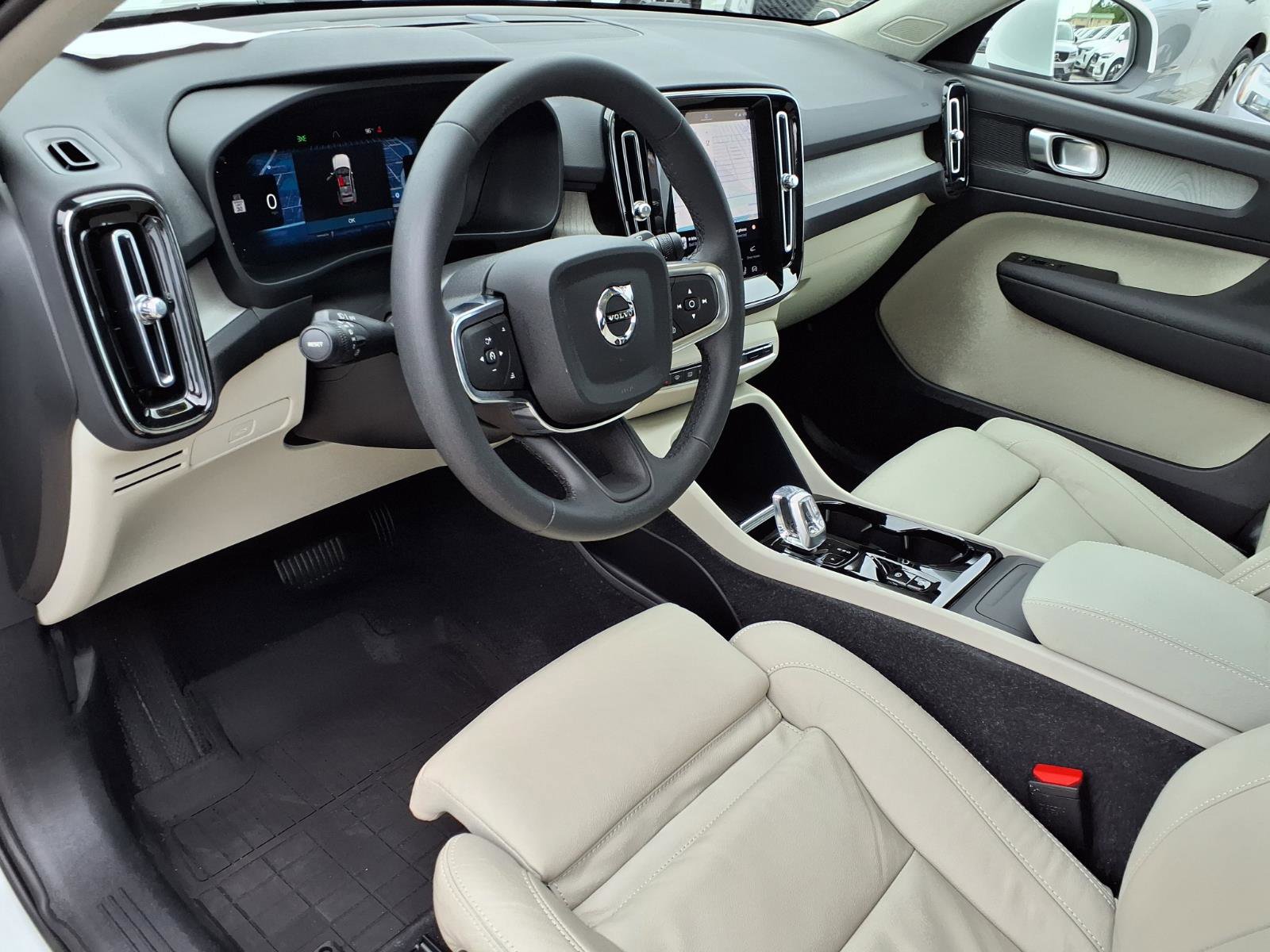 Certified 2023 Volvo XC40 B5 Plus w/ Protection Package Premier AWD/4WD image 21