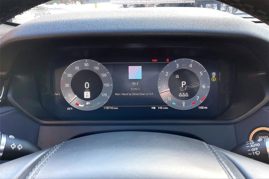 Certified 2025 Land Rover Range Rover Velar Dynamic SE image 13