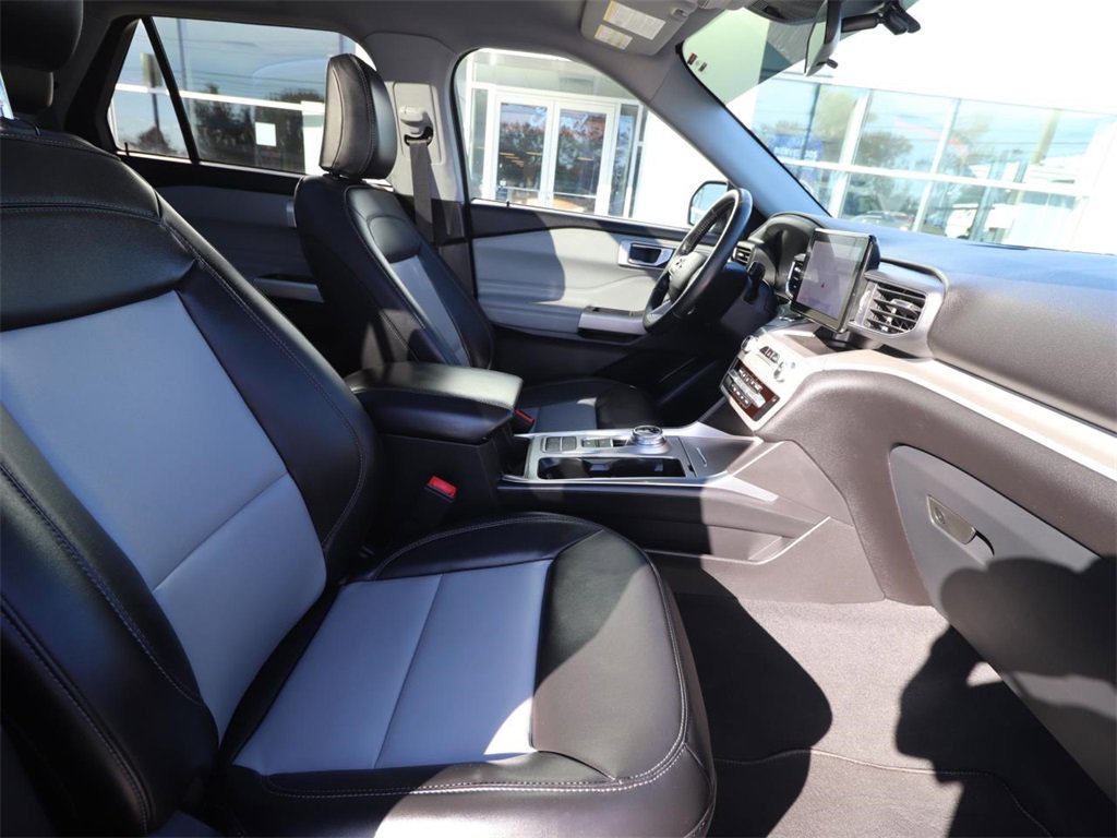 Used 2022 Ford Explorer XLT w/ Equipment Group 202A image 24