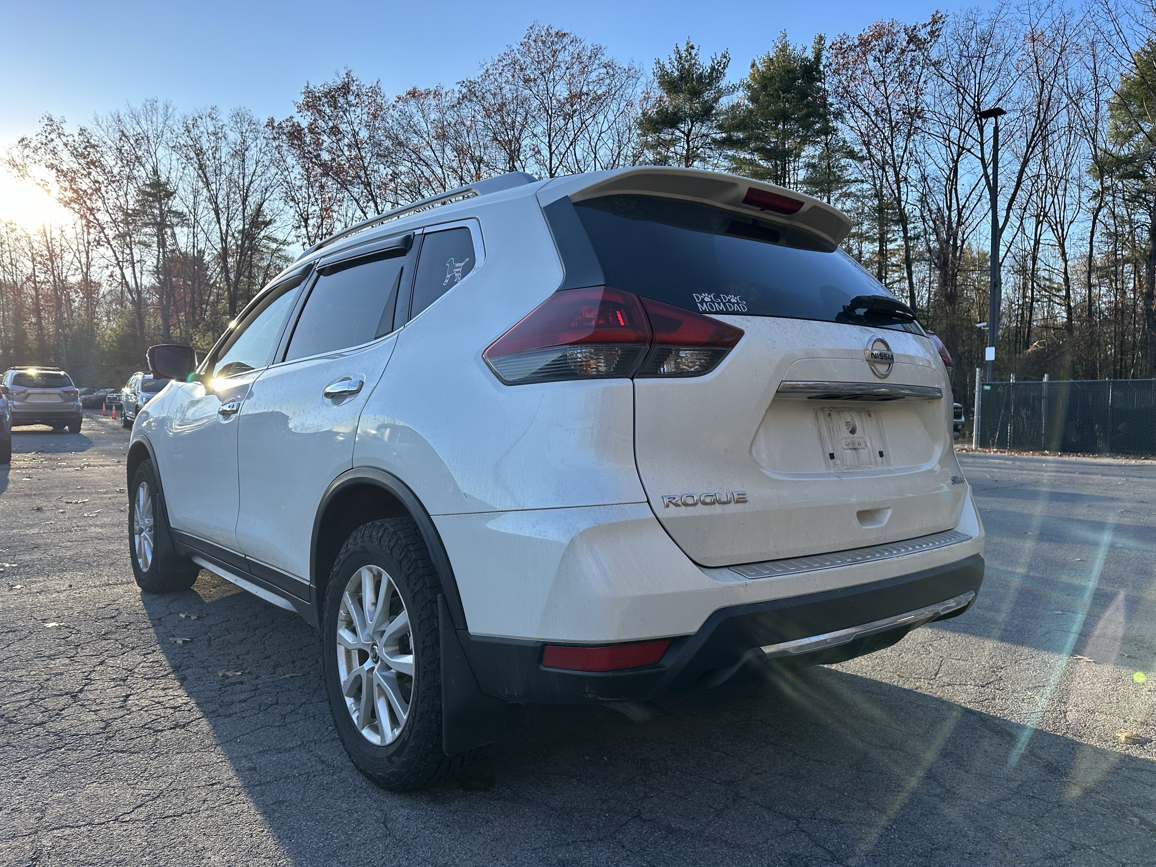 Used 2018 Nissan Rogue SV w/ Premium Package image 6