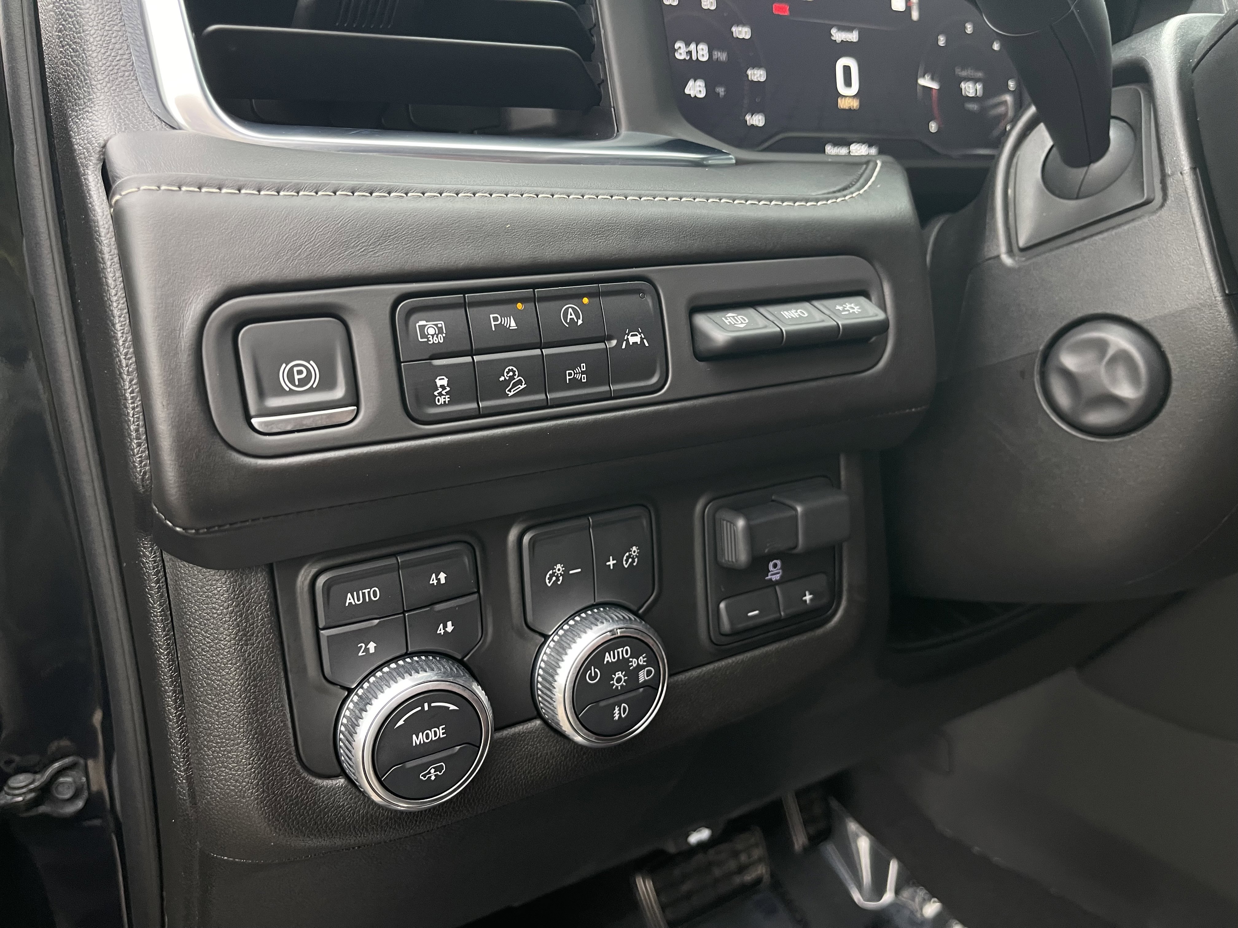 Used 2023 GMC Yukon Denali Ultimate image 11