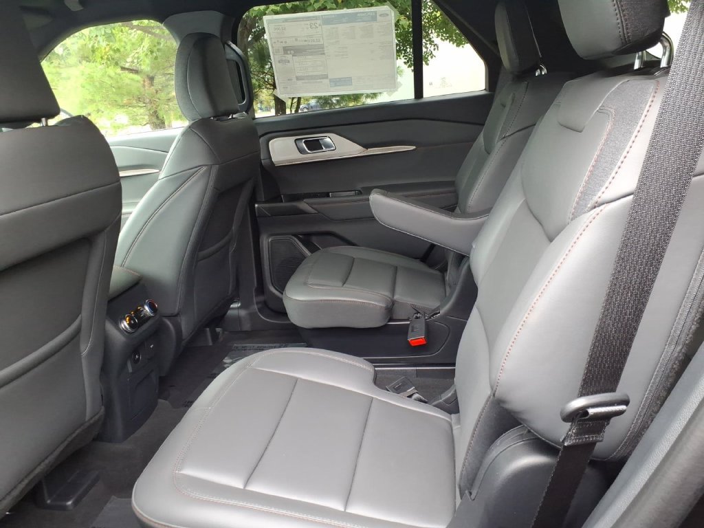 Used 2027 Ford Explorer Active w/ Active Comfort Package AWD/4WD image 7