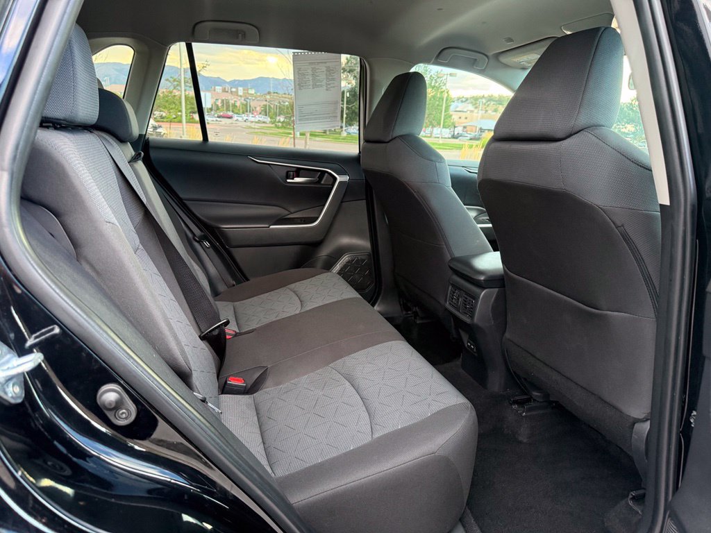 Used 2025 Toyota RAV4 XLE AWD/4WD image 25