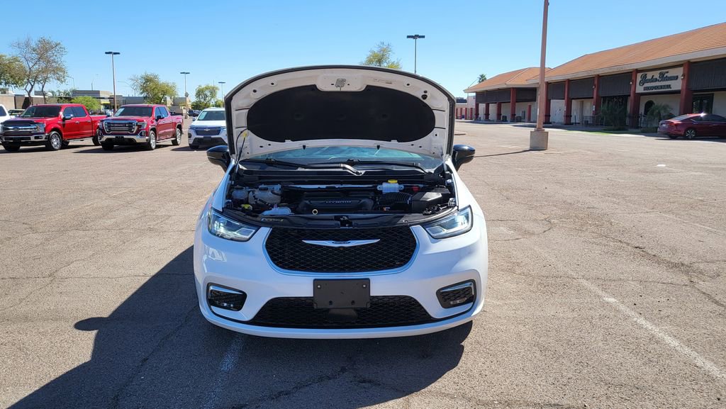 Used 2024 Chrysler Pacifica Select image 40