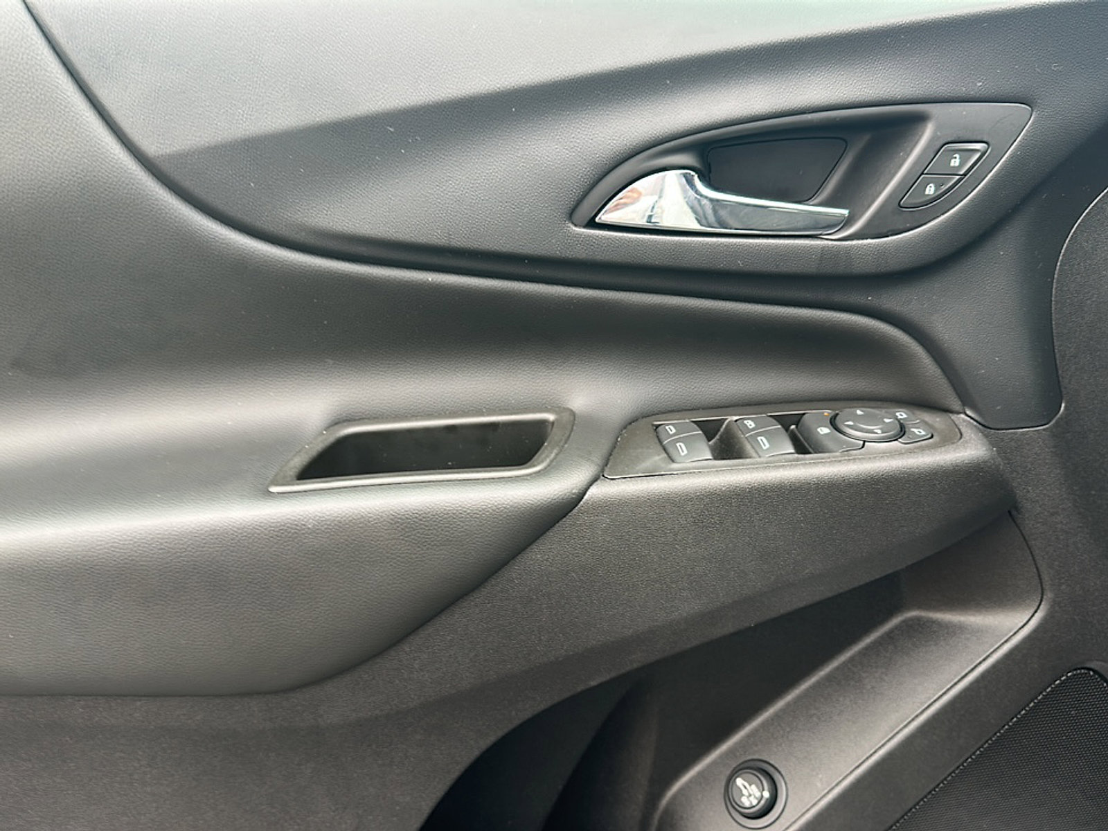 Used 2021 Chevrolet Equinox LT image 16