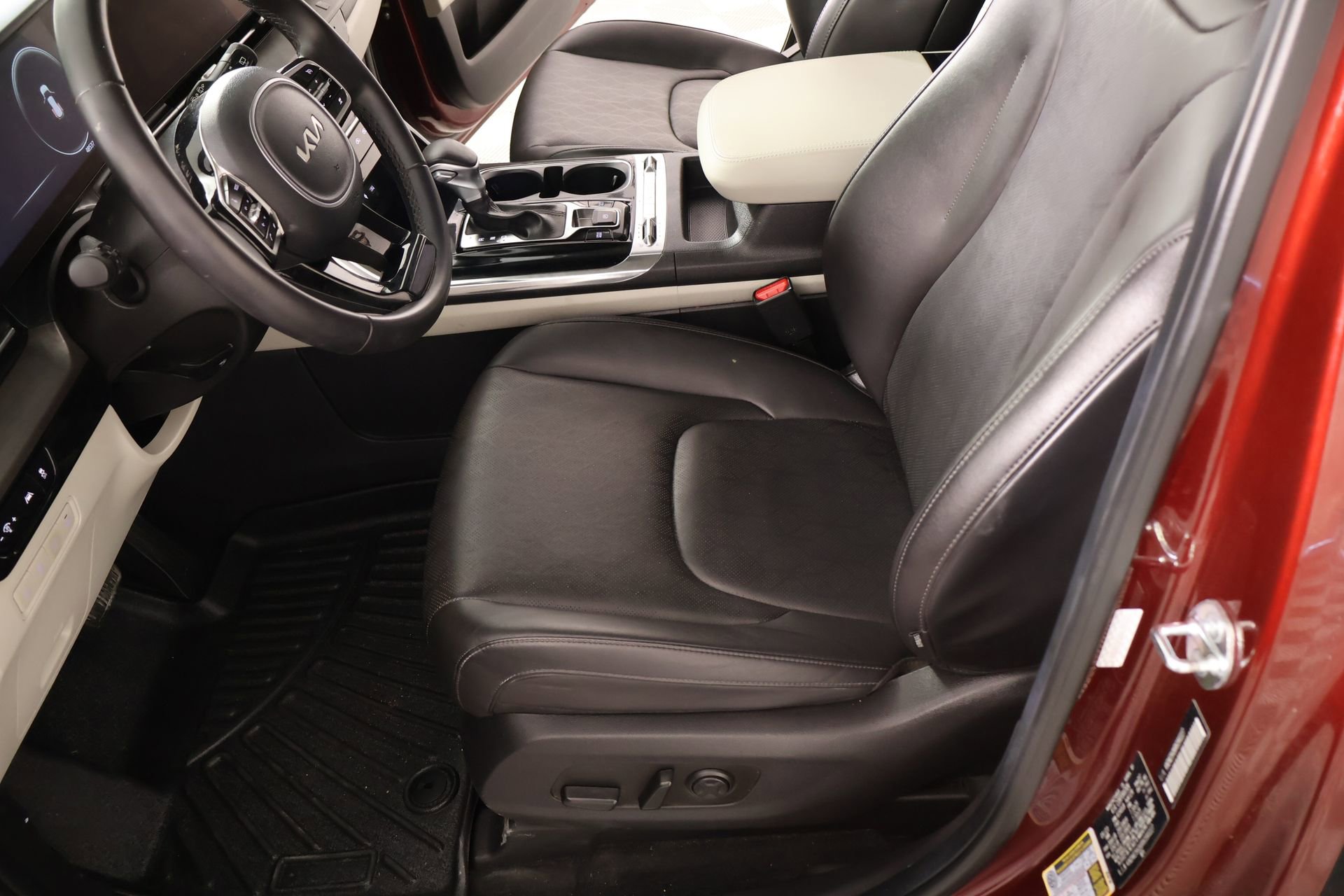 Used 2024 Kia Carnival SX FWD image 13