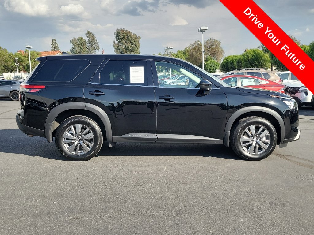 Used 2025 Nissan Pathfinder S AWD/4WD image 31