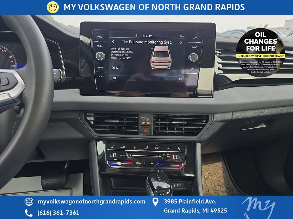 Used 2025 Volkswagen Jetta SE w/ Sunroof Package FWD image 22
